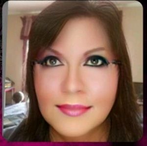 Meet your Posher, Connie